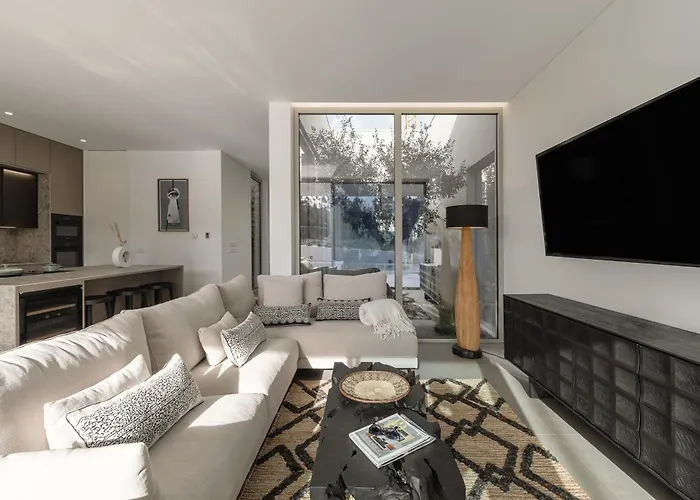 Lagoon 56 Deluxe Villa