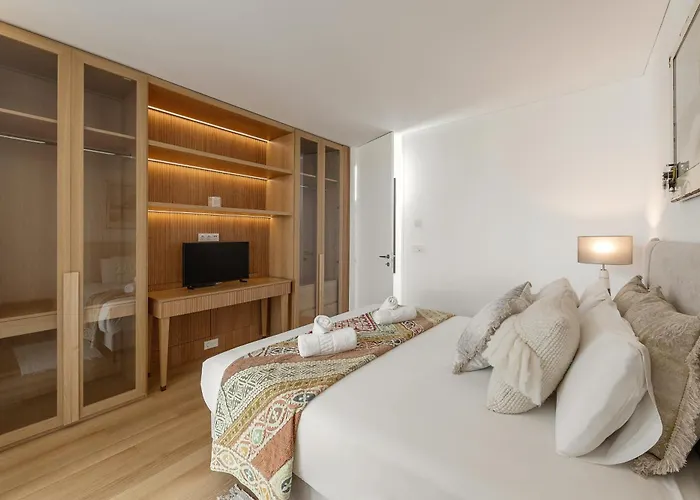 Lagoon 56 Deluxe Villa *